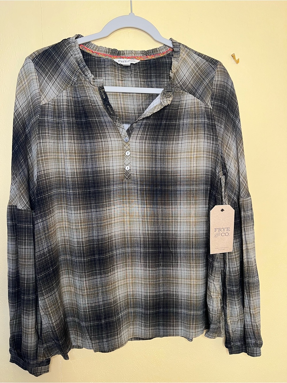 FRYE AND CO. Black Gray Plaid Long-Sleeve Henley Shirt